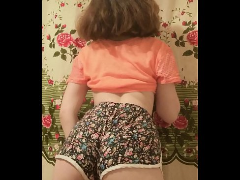 ❤️ 性感的年轻宝贝在镜头前脱下她的短裤 ❤❌ Porno fb❌❤