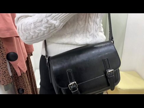 ❤️ 年轻婊子FeralBerry在试衣间用假阳具公开自慰 ❤❌ Porno fb❌❤