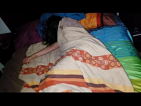 ❤️ 继子在年轻的继母睡觉时责骂她 ❤❌ Porno fb❌❤